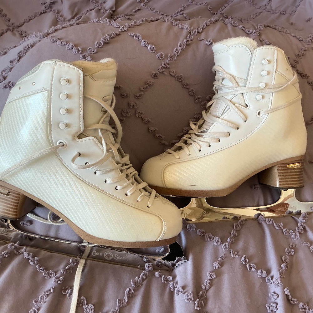 Jackson Skates With Gold Seal Blades
